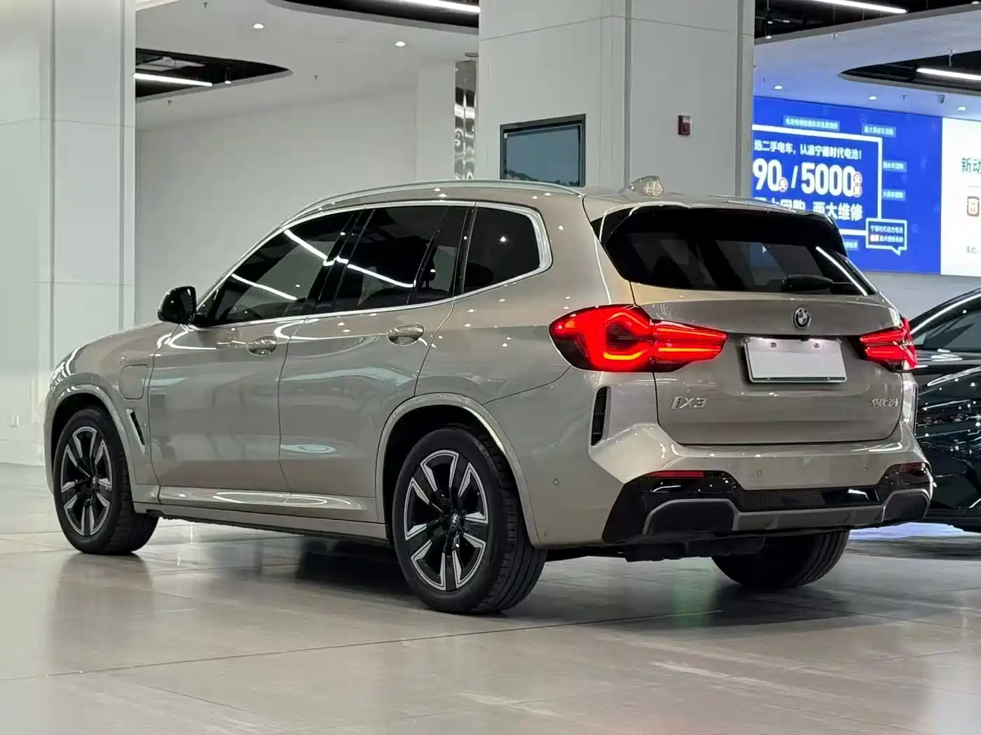 BMW iX3 2022 Leading Edition фото 6