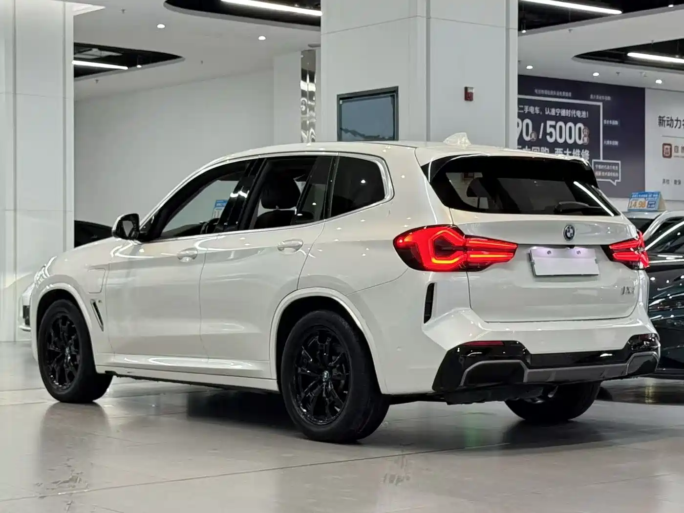 BMW iX3 2022 Leading Edition фото 6
