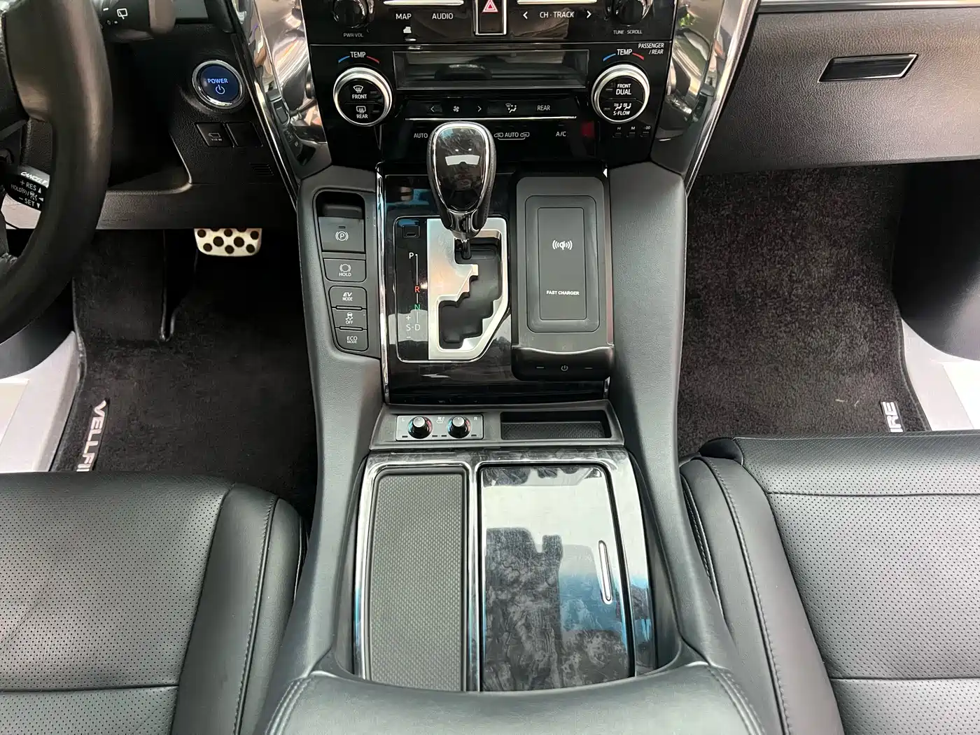 Toyota Vellfire 2019 Hybrid 2.5L HV Luxury Edition фото 14