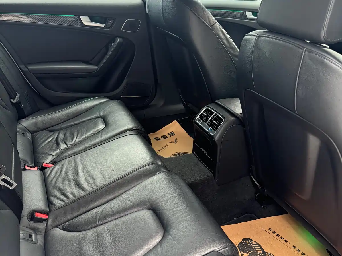 Фото 10 - Audi A4L