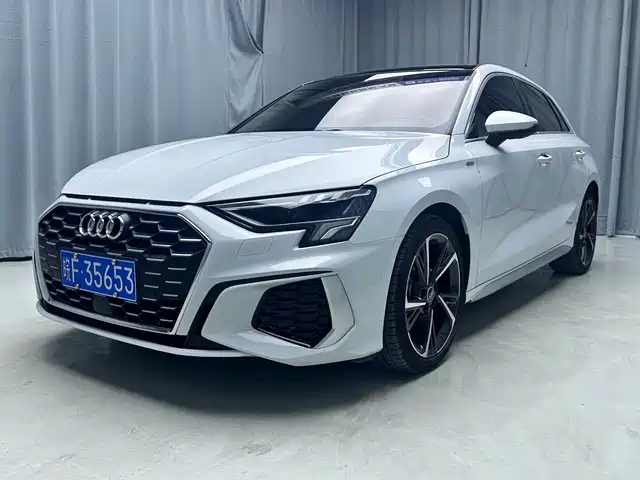 Audi A3 2023 Sportback 35 TFSI Fashion Sport — фото 1