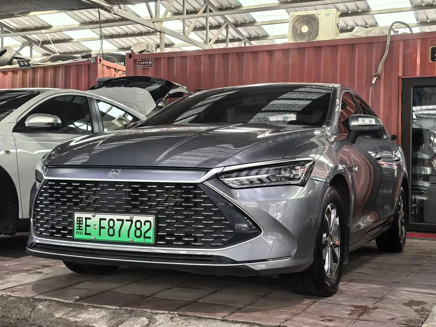 BYD Qin PLUS 2024 Glory Edition DM-i 55KM Leading фото 2