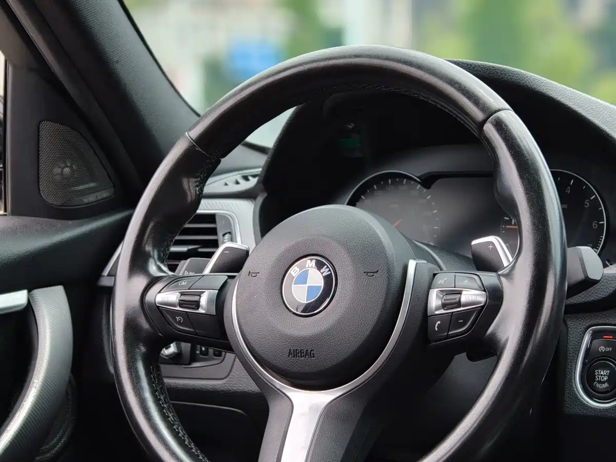 BMW 3 Series 2019 320i M Sport Black Night Edition фото 5