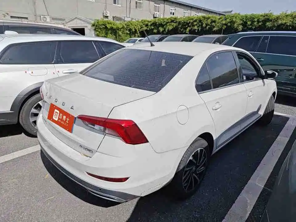 Škoda Rapid 2022 1.5L Automatic Comfort Edition фото 9
