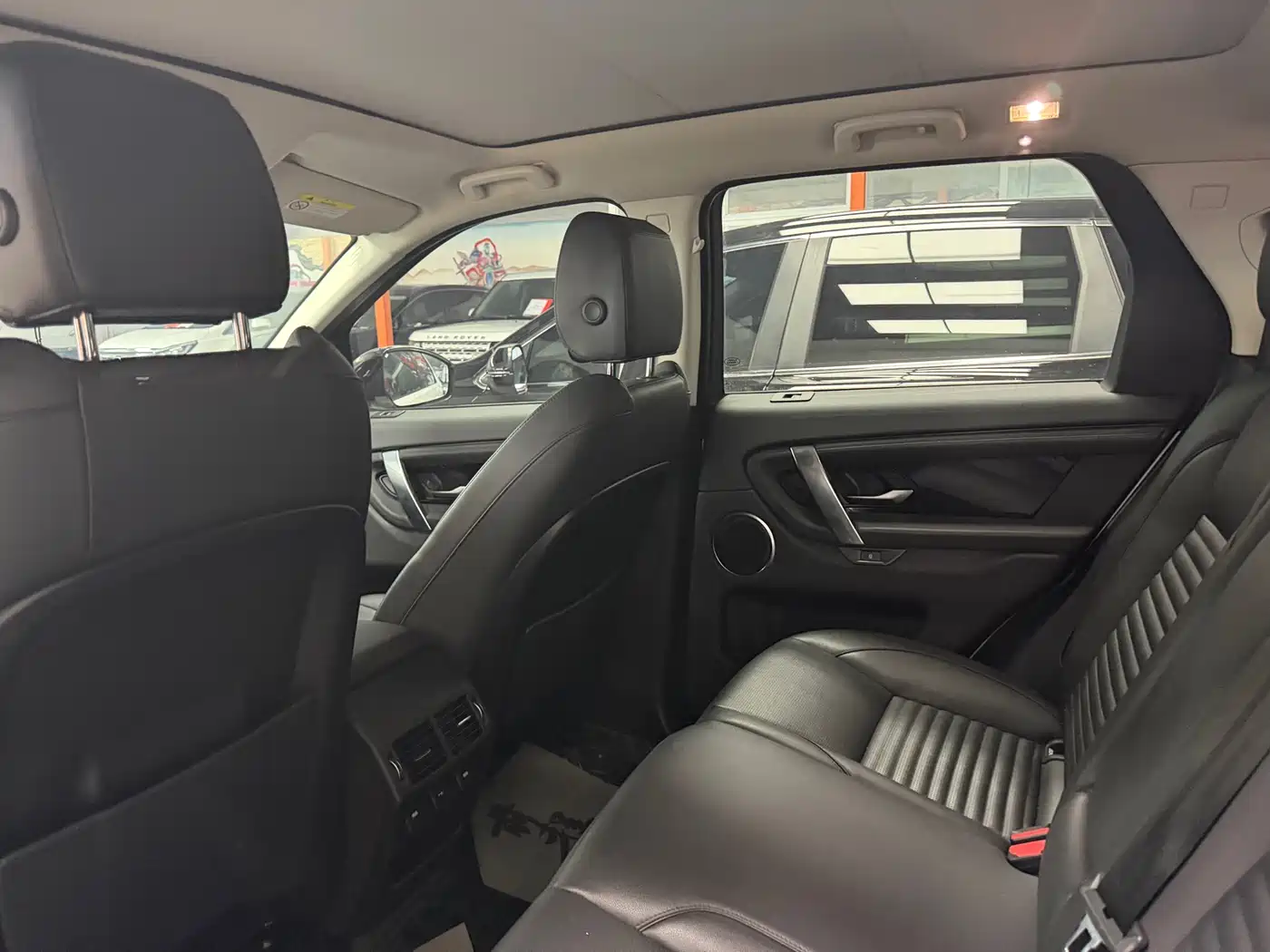 Land Rover Discovery Sport 2020 200PS Family Edition фото 9