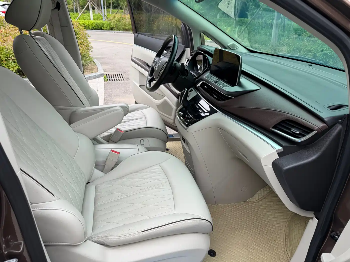 Buick GL8 2021 Land Business Class 652T Luxury фото 9