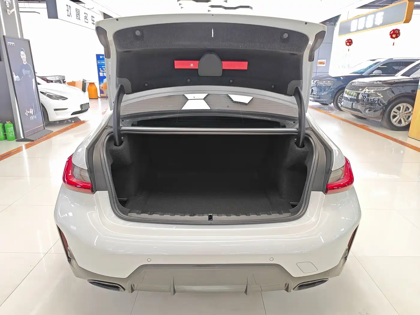 BMW 3 Series 2024 325i M Sport Shadowline Package фото 13