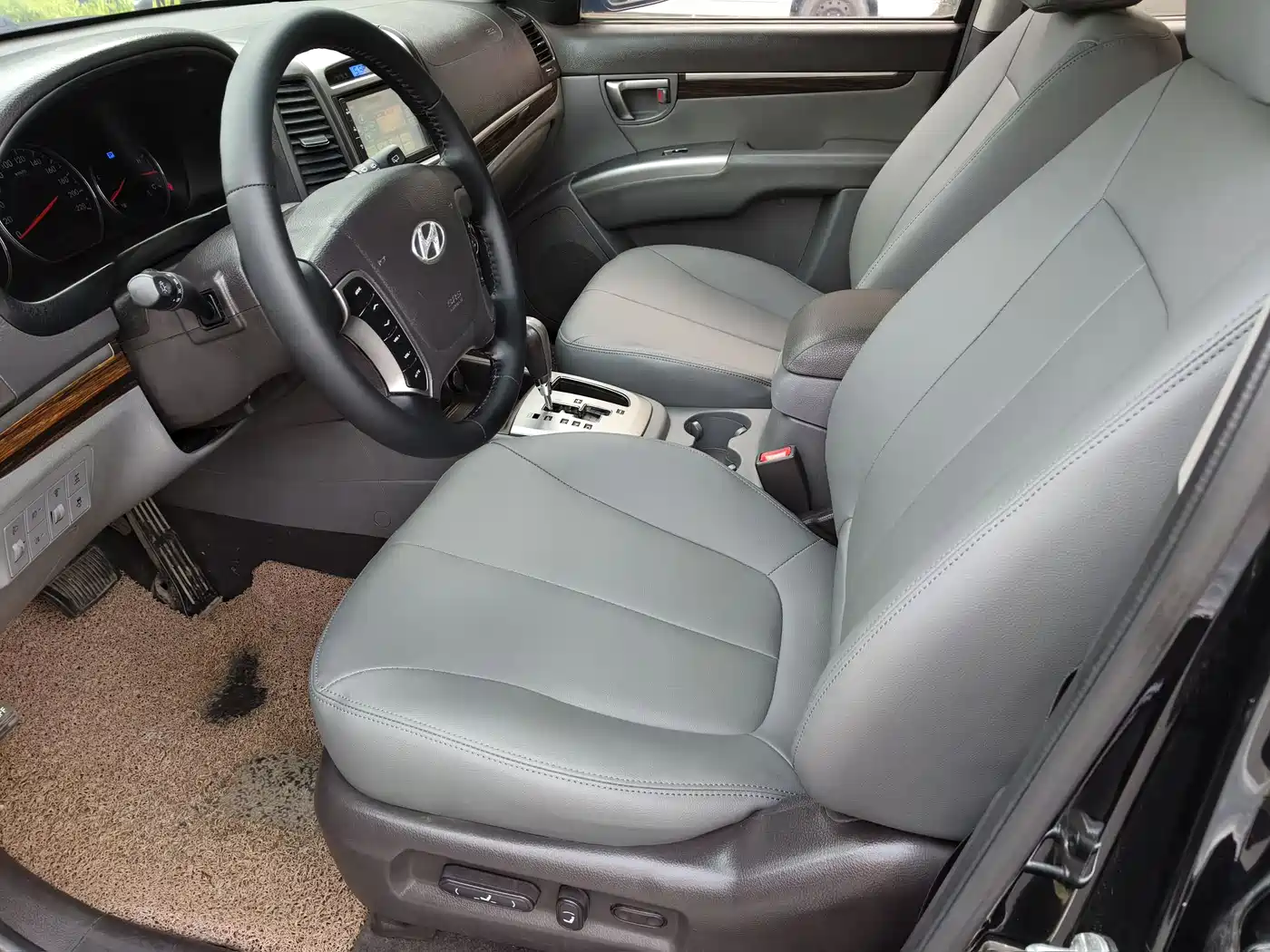 Hyundai Santa Fe Classic 2010 2.4 Luxury 7-Seater AWD фото 8