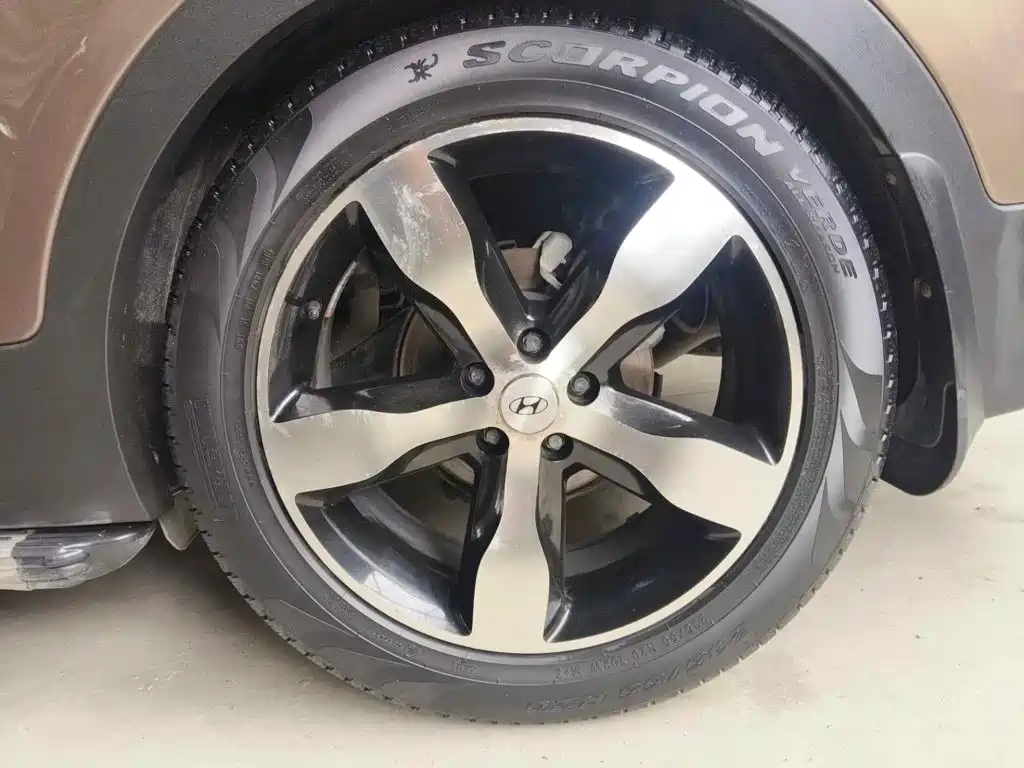 Фото 7 - Hyundai Santa Fe