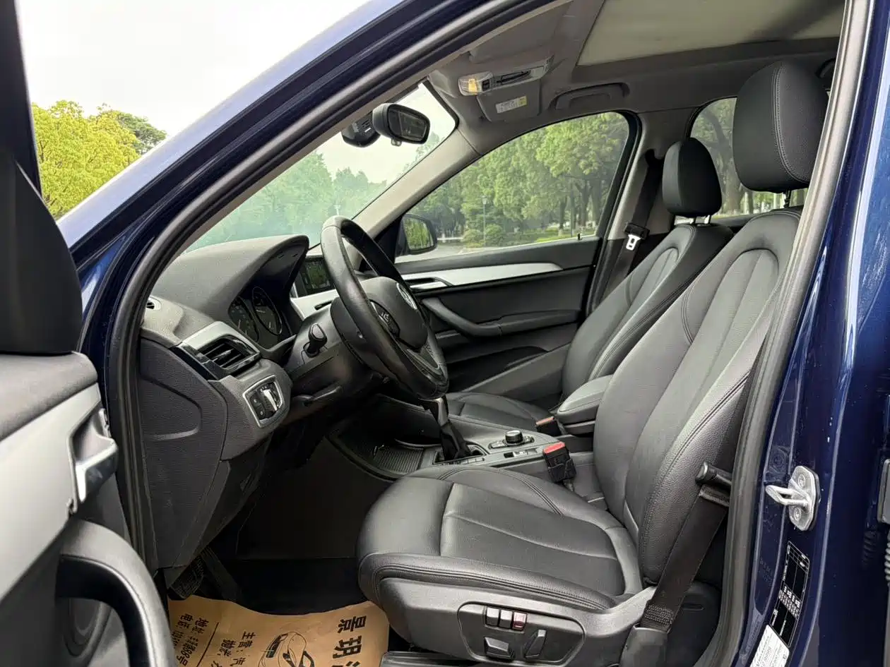 BMW X1 2019 sDrive20Li Leading Model фото 8