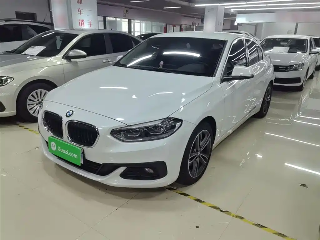 BMW 1 Series 2019 118i Fashion Edition фото 2