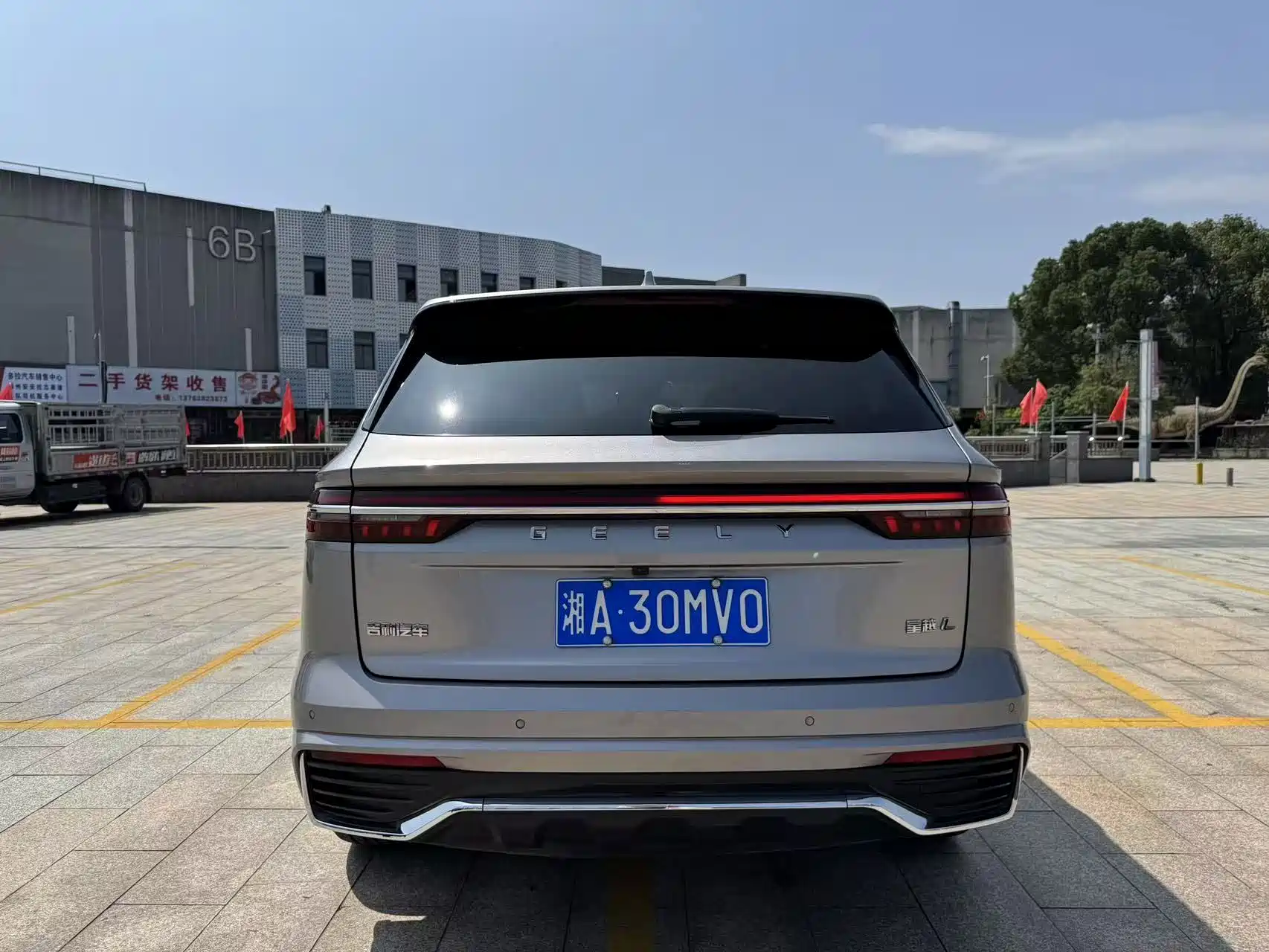 Фото 5 - Geely Monjaro