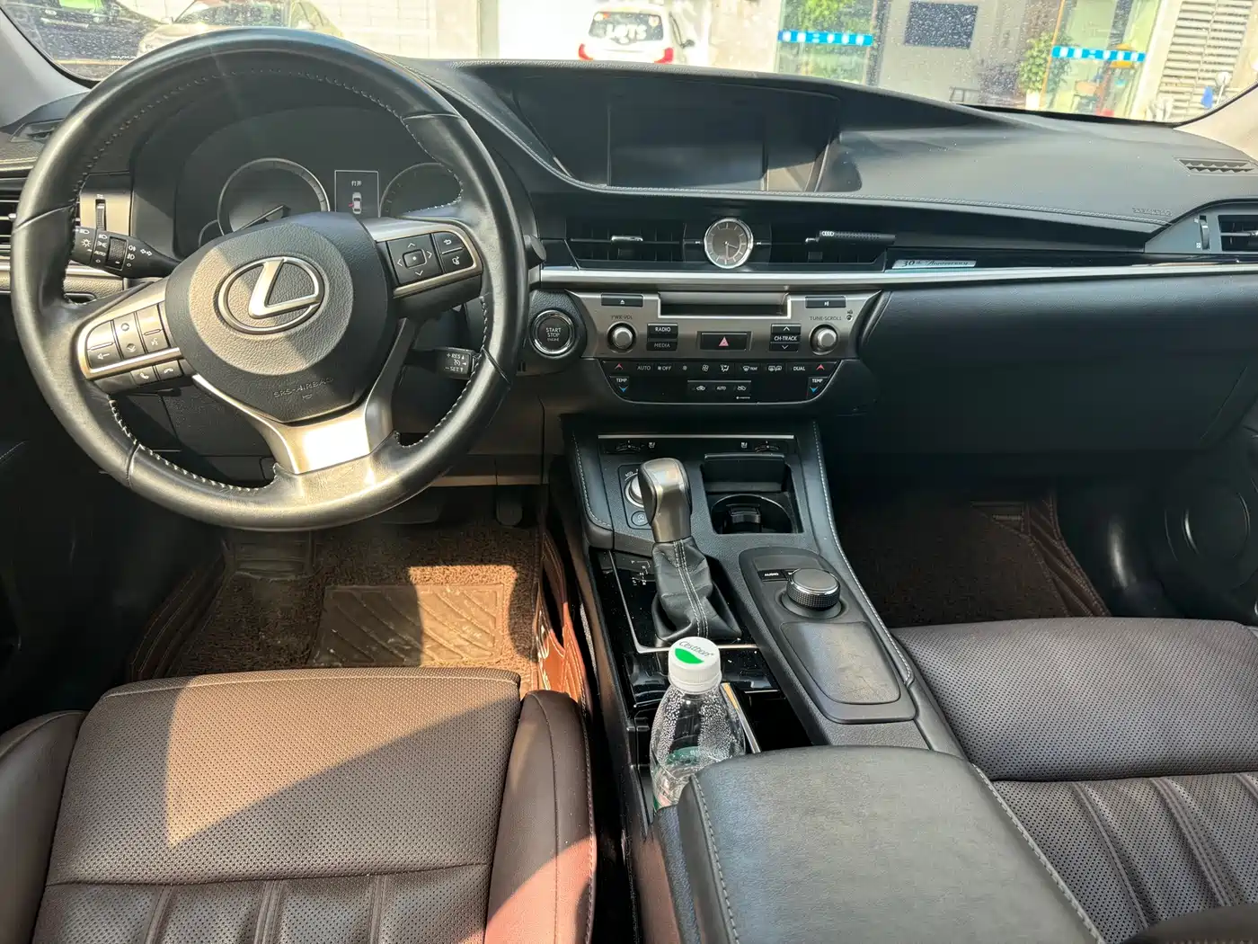 Фото 6 - Lexus ES