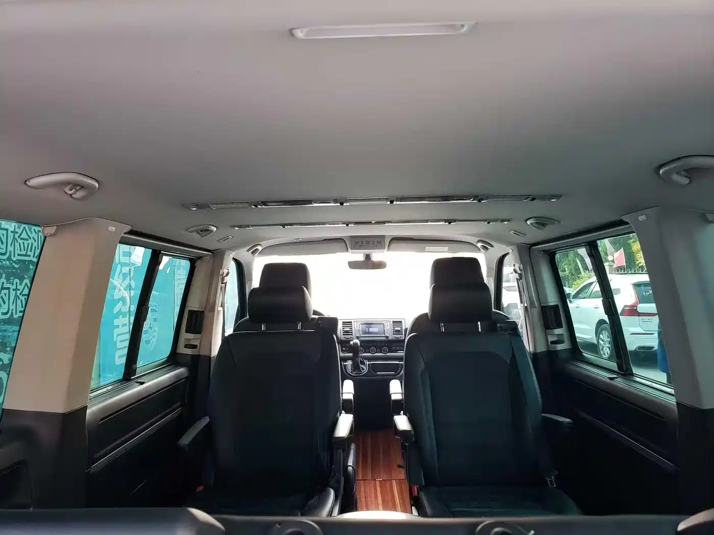 Volkswagen Multivan 2016 2.0TSI 2WD Luxury 7-Seater фото 10