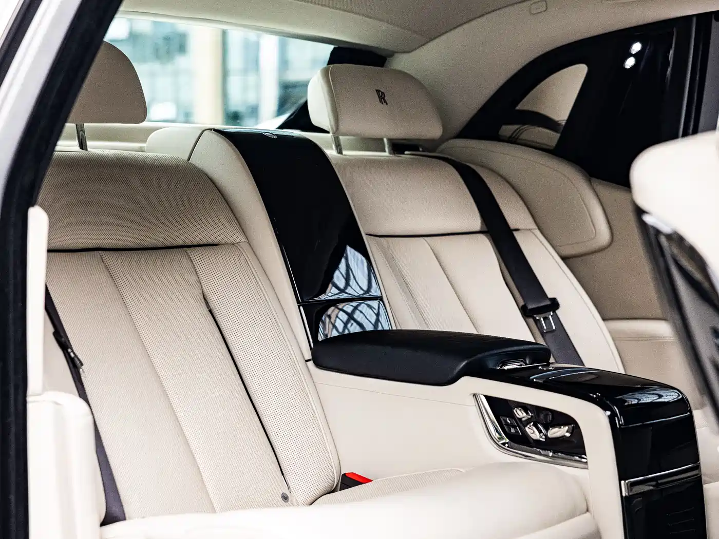 Rolls-Royce Phantom 2018 6.7T Long Wheelbase Version фото 17