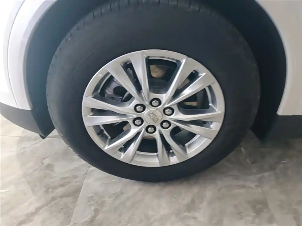 Cadillac XT5 2024 2.0T FWD Fashion Edition фото 23