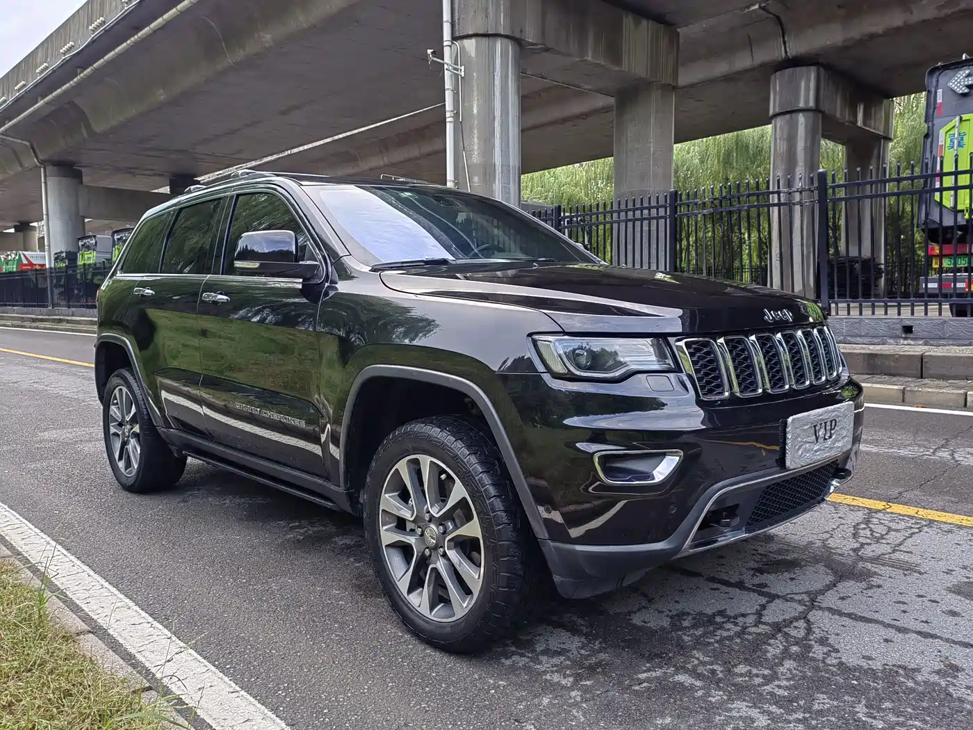Photo 3 - Jeep Grand Cherokee (Import)