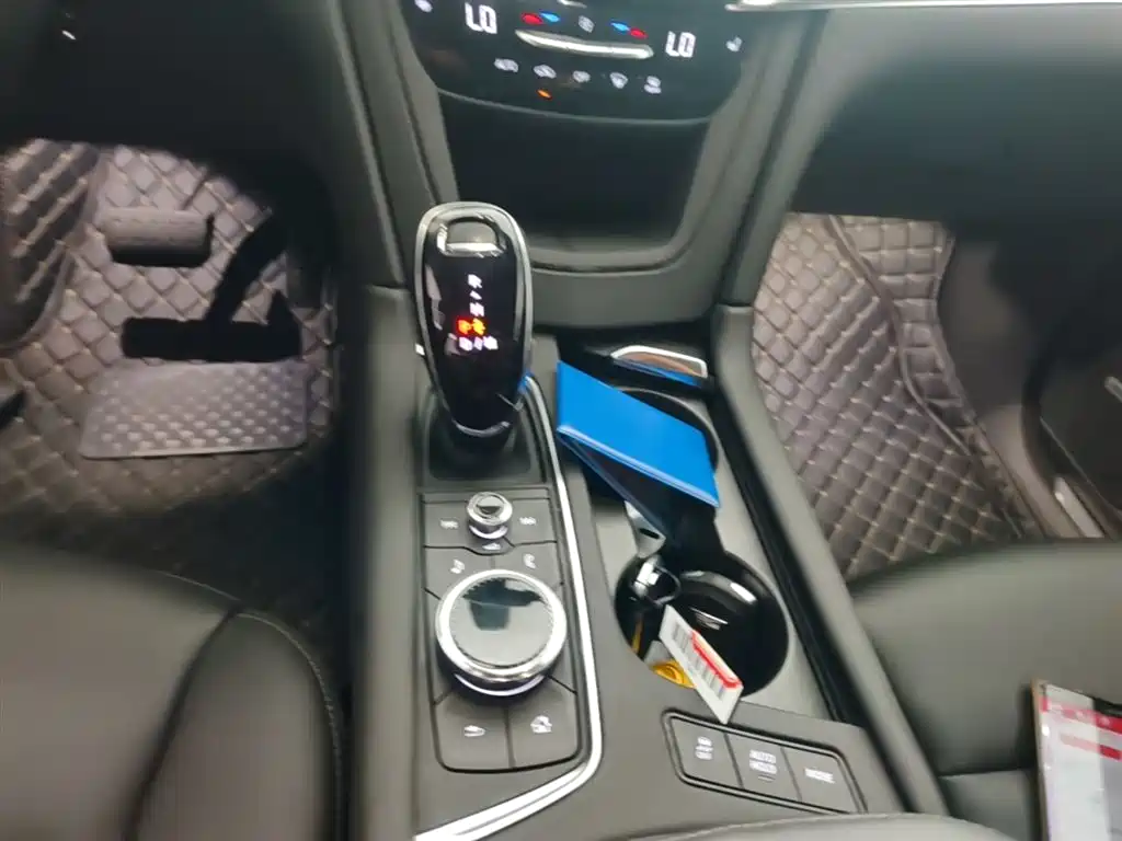 Cadillac XT5 2024 2.0T FWD Fashion Edition фото 14
