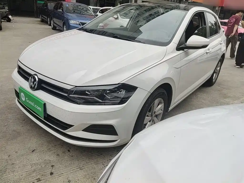 VOLKSWAGEN POLO