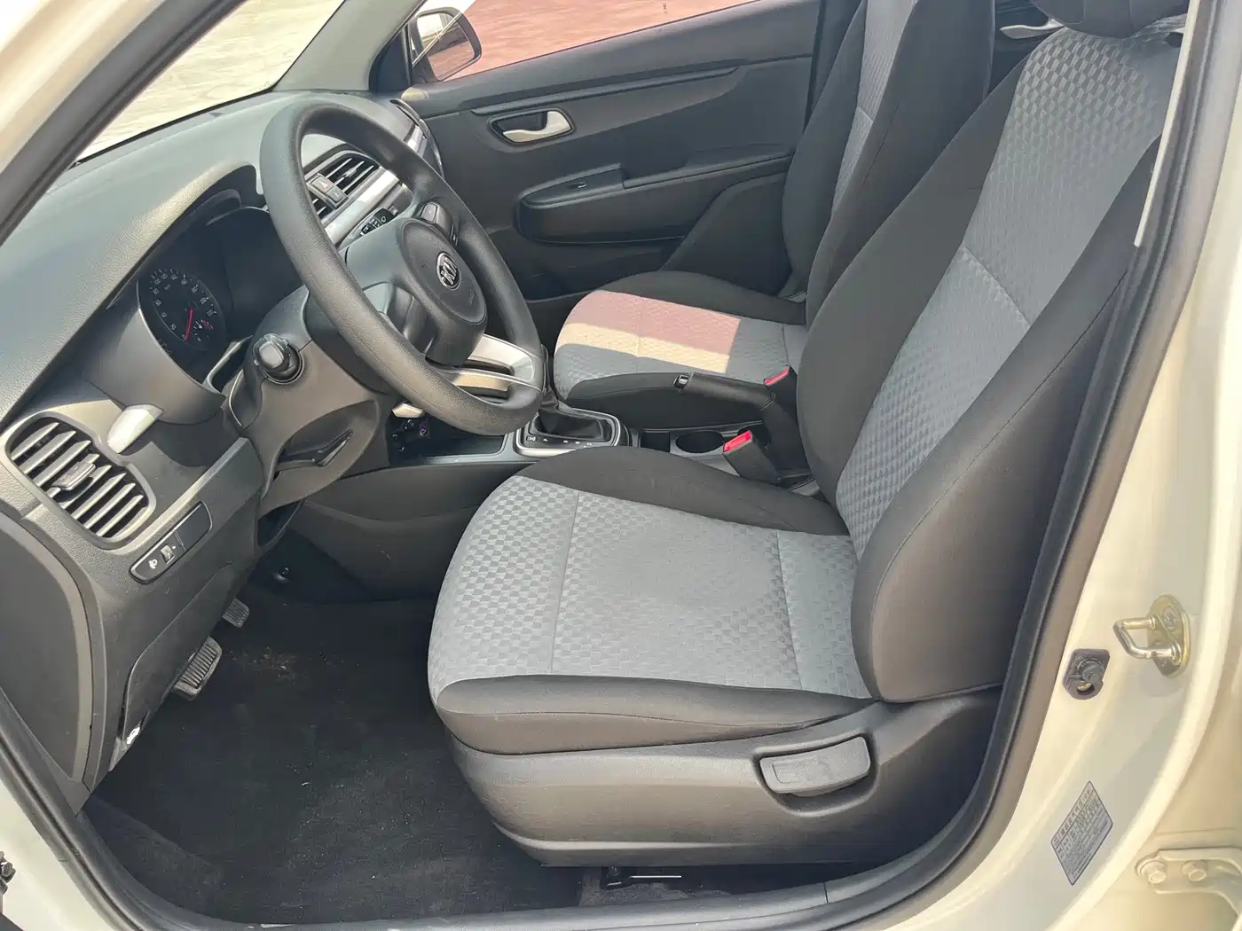Kia K2 2017 2017 Sedan 1.4L AT GLS