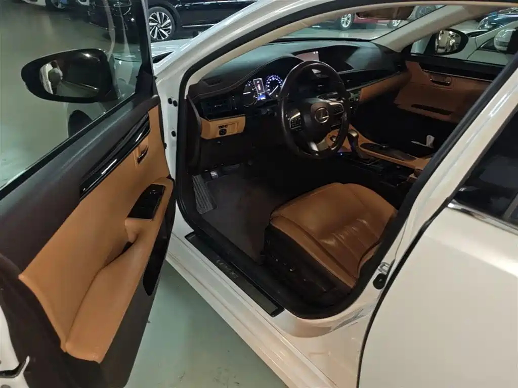 Lexus ES 2015 200 Elite Edition фото 14