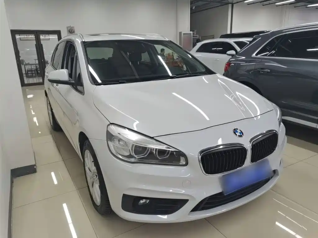 BMW 2 Series Touring 2016 220i Leading Model фото 4