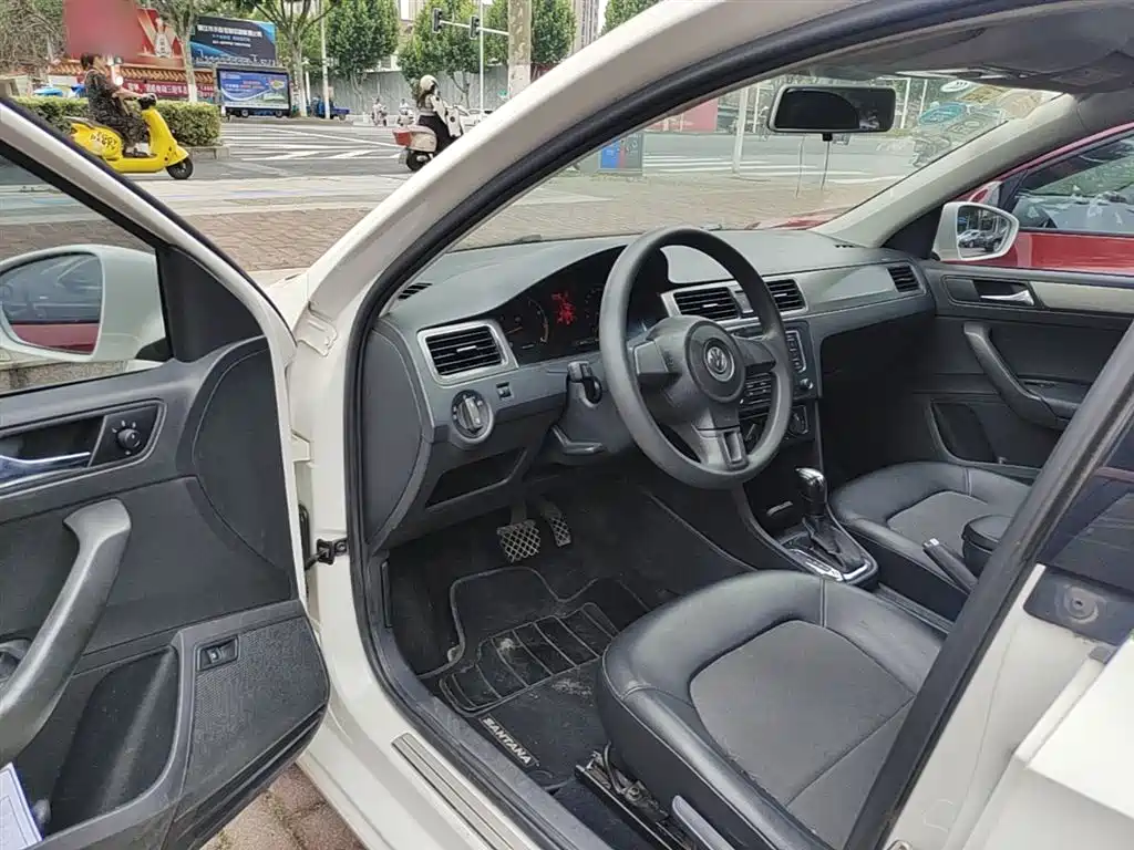 Volkswagen Santana 2015 1.6L Automatic Comfort Edition фото 16