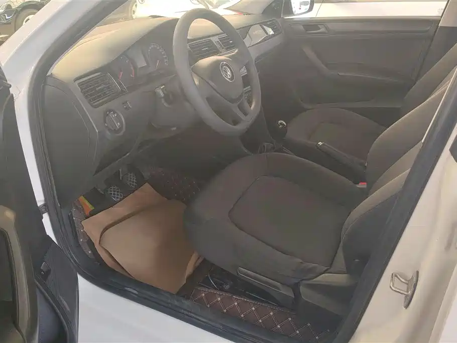 Volkswagen Santana 2016 1.6L Manual Trend Edition фото 9