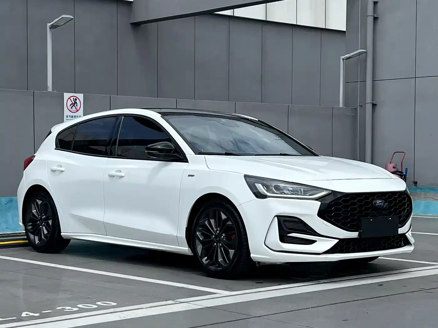 FORD FOX