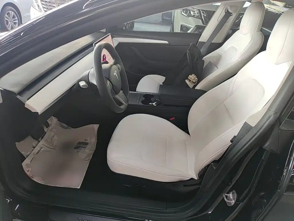Фото 15 - Tesla Model 3