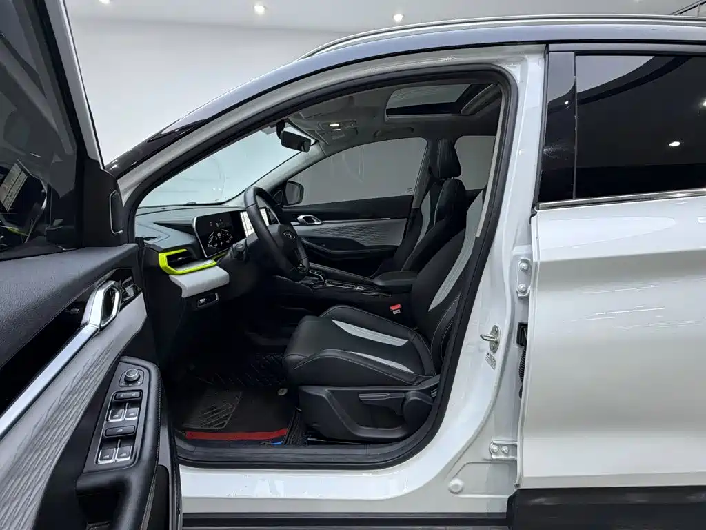 Photo 14 - Geely Binyue