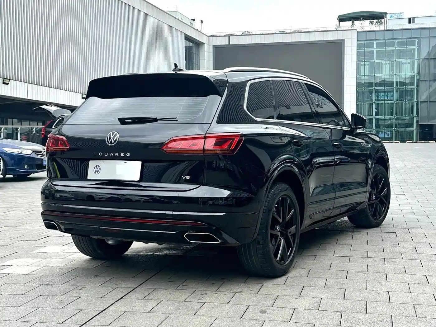 Volkswagen Touareg 2021 3.0TSI R-Line Classic Sport Package фото 12