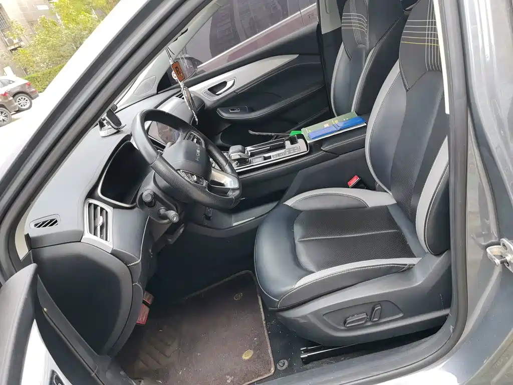 Фото 16 - Roewe i6 MAX EV