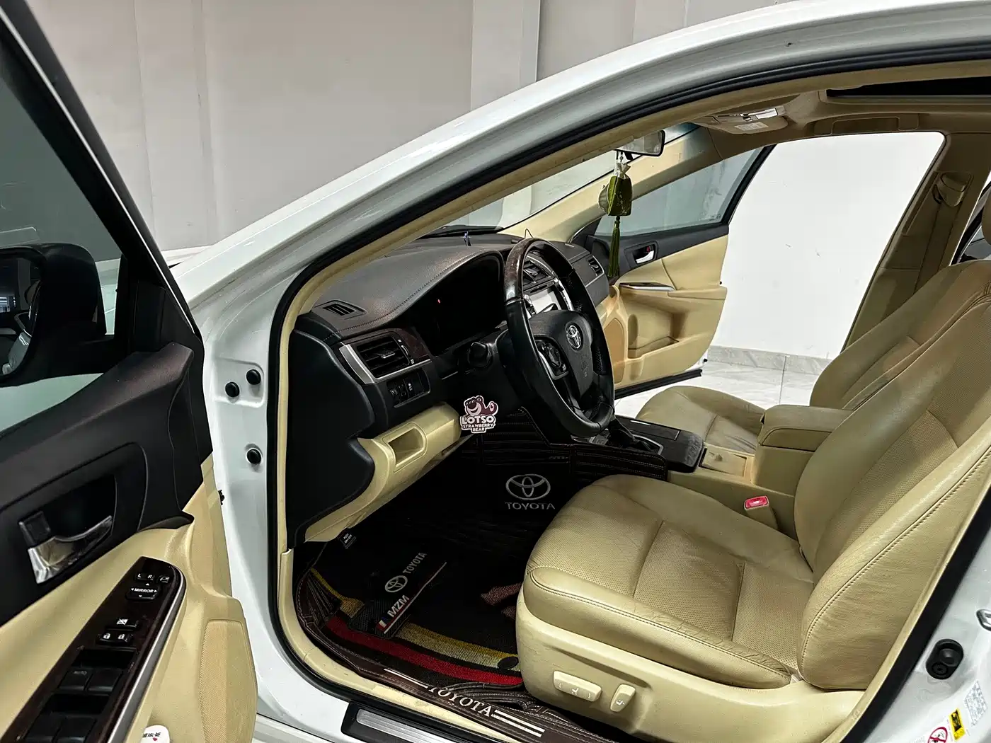 Фото 7 - Toyota Camry