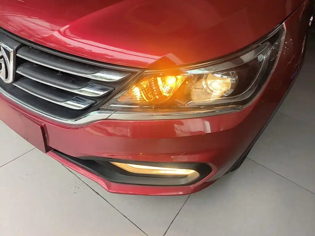 Baojun 310W 2018 2017 1.5L Manual Fashion Edition (China V)