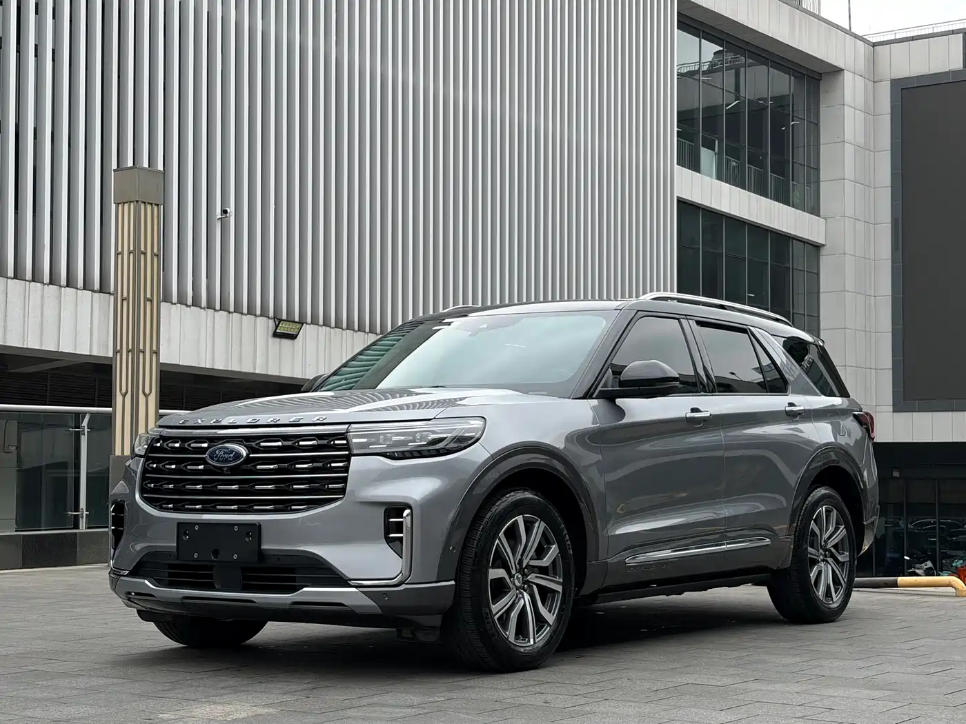 FORD EXPLORER