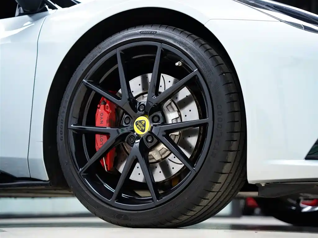 Lotus Cars EMIRA 2021 2.0T DCT First Edition фото 46