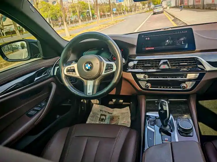 BMW 5 Series 2020 525Li M Sport Package фото 6
