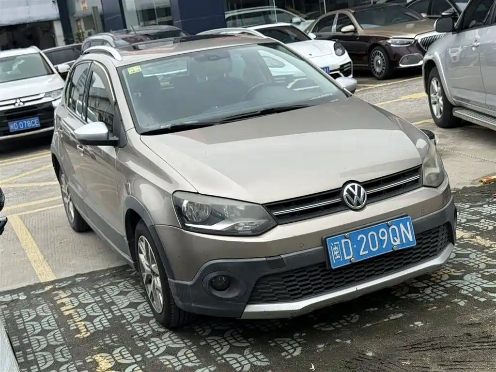 Volkswagen Polo 2014 1.6L Cross Polo Automatic фото 3