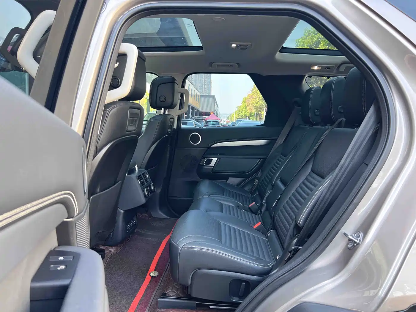 Land Rover Discovery 2021 360PS R-Dynamic SE фото 15