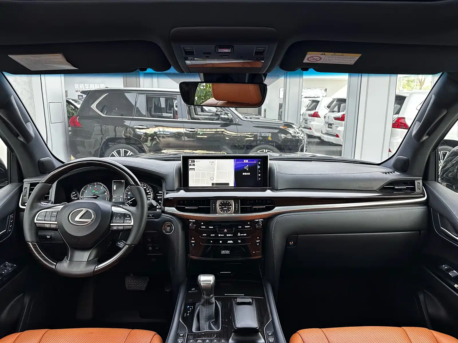 Фото 6 - Lexus LX