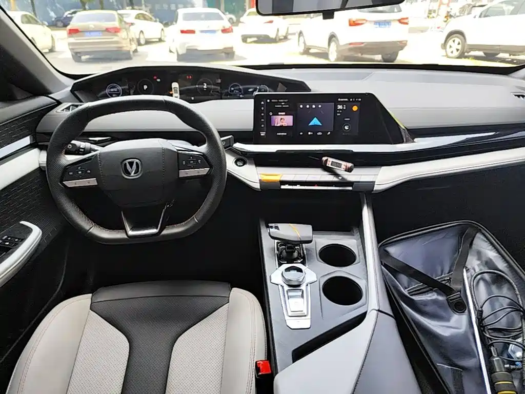 Changan UNI-V iDD 2025 2024 Blue Whale Smart iDD 136km Smart Cool