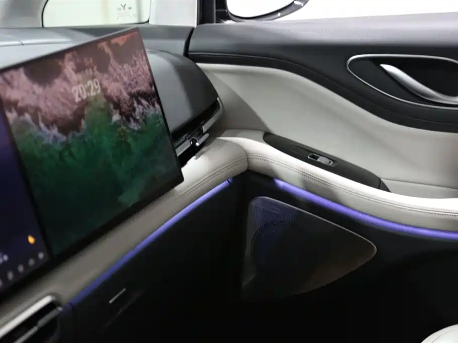 Voyah Auto Voyah Dreamer 2025 PHEV AWD Flagship Kunpeng Edition фото 9