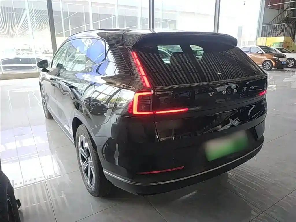 VOLVO XC70 PLUG-IN HYBRID