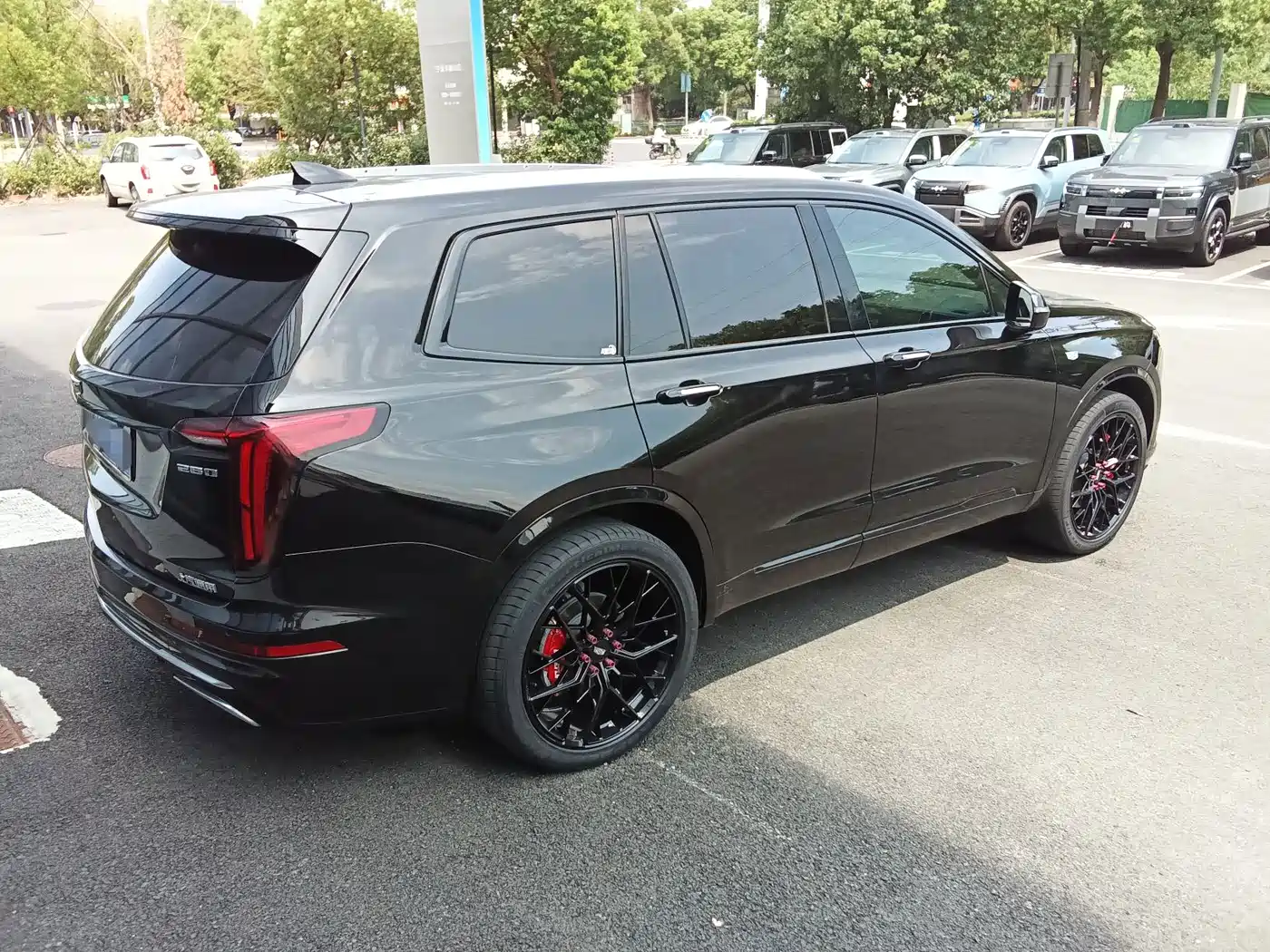 Фото 21 - Cadillac XT6