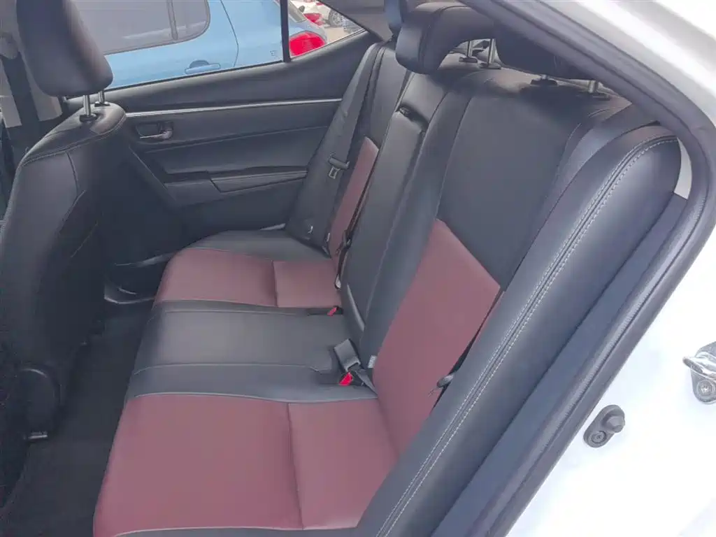 Toyota Corolla 2018 Hybrid 1.8L E-CVT Smart Edition фото 17