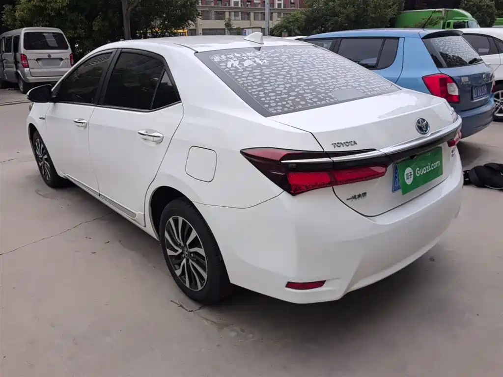 Toyota Corolla 2018 Hybrid 1.8L E-CVT Smart Edition фото 5
