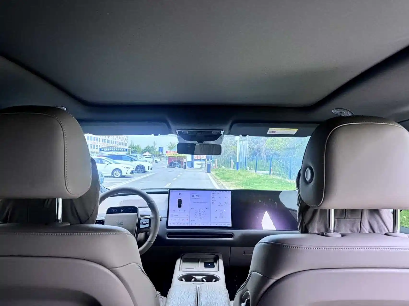 Photo 7 - Li Auto i6