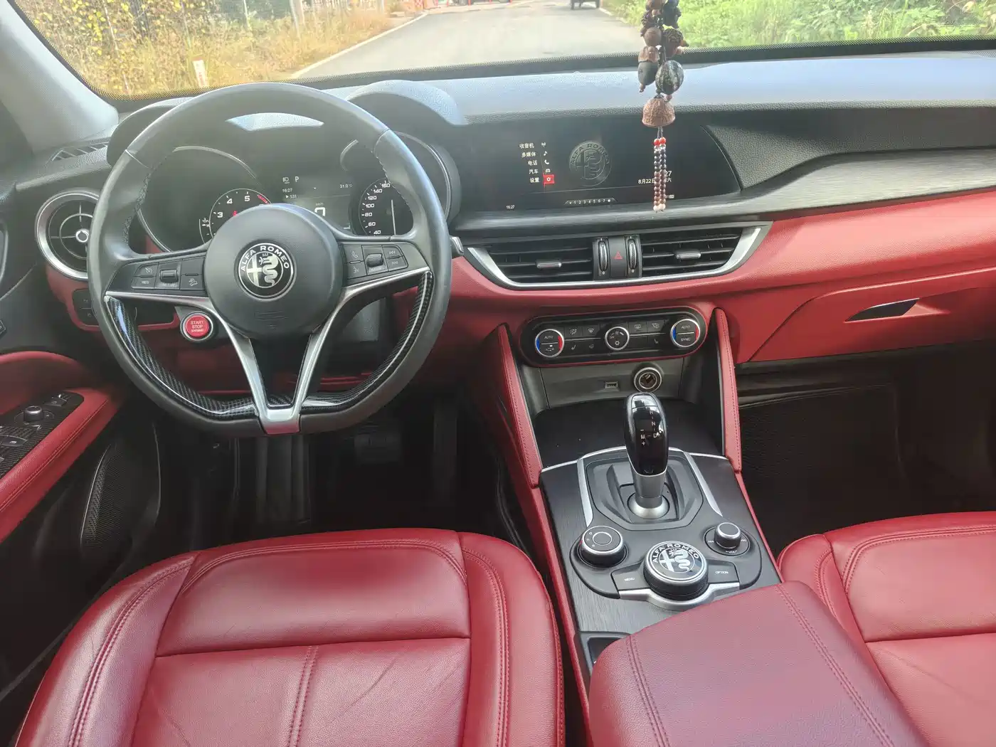 Alfa Romeo Stelvio 2018 2017 2.0T 200HP Luxury Edition