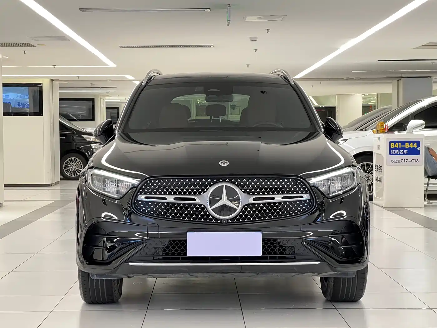 Mercedes-Benz GLC 2024 GLC 300 L 4MATIC Dynamic 5-seater фото 2